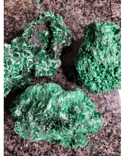 Malachit krystaliczny 10cm 230-280g Kongo
